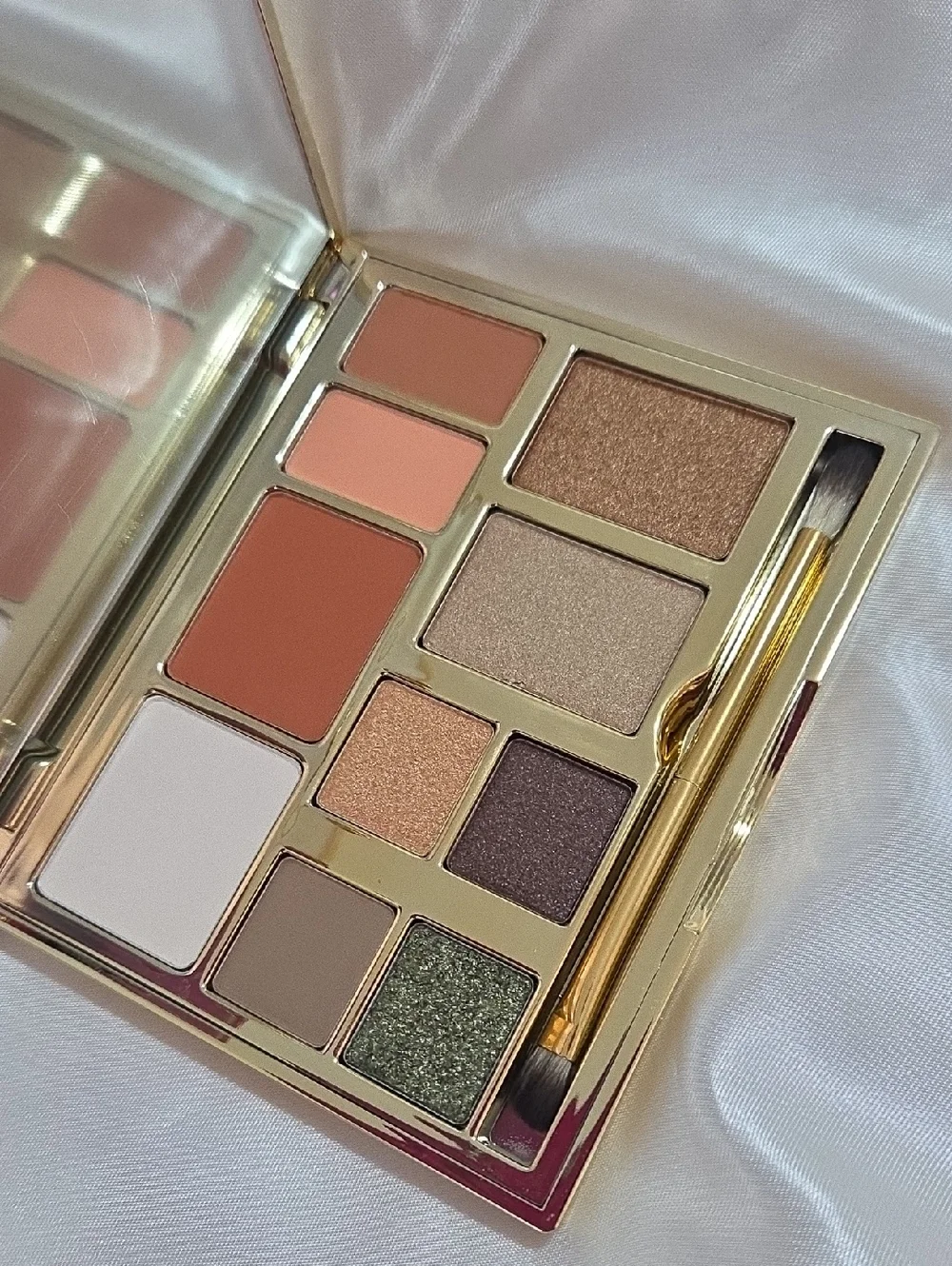 Face Kit Drama Queen Neutral & Warm Eyeshadow Palette in Bronze and Peach